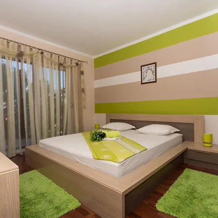 Apartment With A Parking Space Okrug Gornji, Ciovo - 22799 *